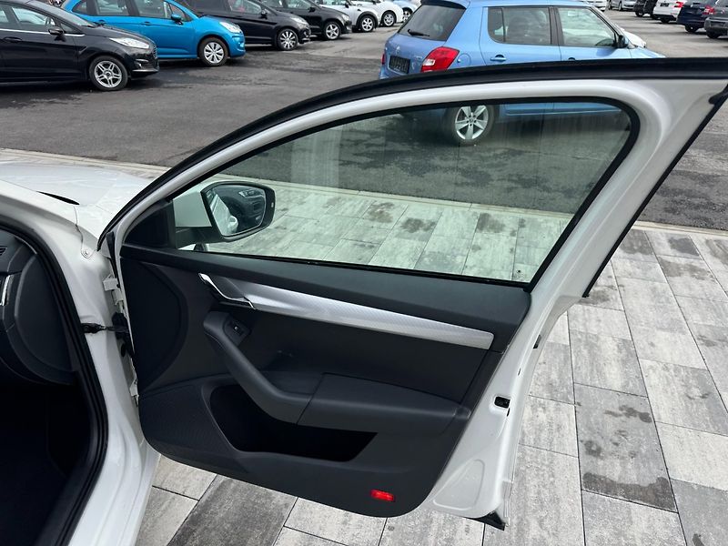 Škoda Octavia (2014) Elegance 1.6 TDI 4x4 77kW - fotka 26 z 33