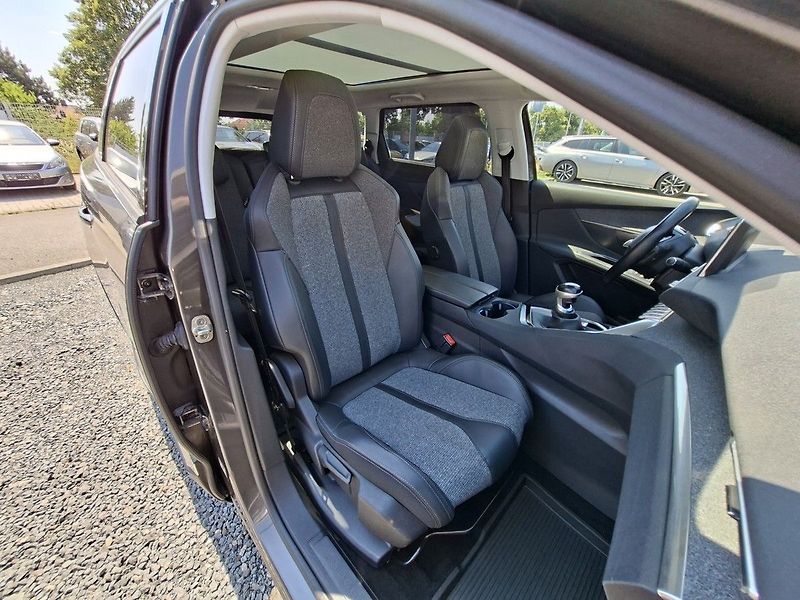 Peugeot 5008 ALLURE 1.5 BHDi 130k M6 - fotka 17 z 30