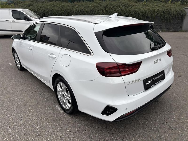 Kia Ceed 1,5 TGDi TOP ZÁRUKA CARPLAY - fotka 3 z 42