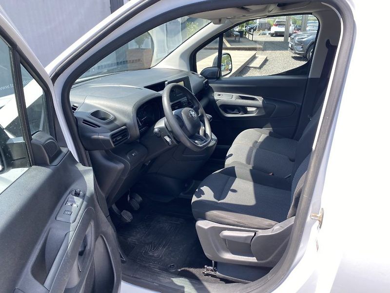 Toyota ProAce 1.5D, ČR-1.m, Active, tažné - fotka 9 z 26