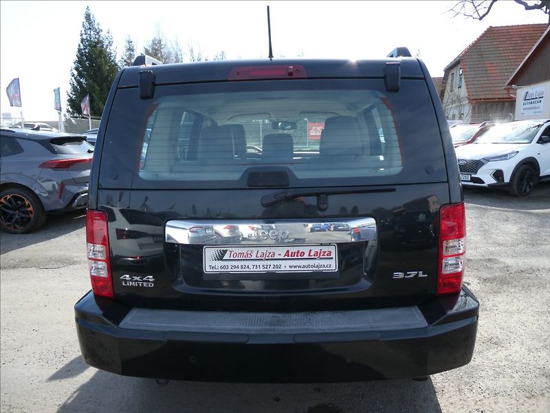 Jeep Cherokee 3,7 L 151kW 4x4, automat - fotka 7 z 37