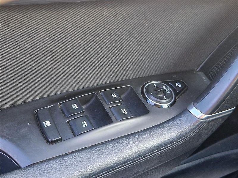 Hyundai i40 1,7 CRDi, Navi, Xenony, Tažné - fotka 26 z 26