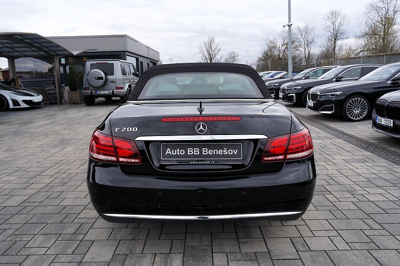 Mercedes-Benz Třídy E 200 CGI/cabrio/Avangarde/kůže - fotka 5 z 44