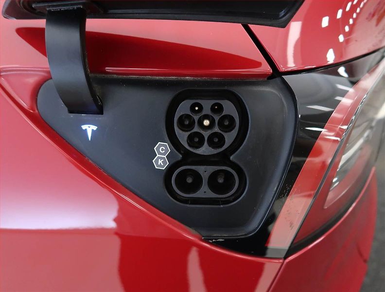Tesla Model Y (2022) Long Range AWD 75kWh, SoH 89% - fotka 32 z 33