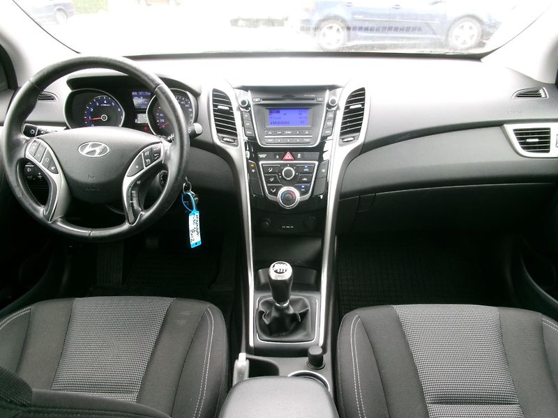 Hyundai i30 (2012) 1,6 16V KLIMA TEMP ČR - fotka 20 z 26
