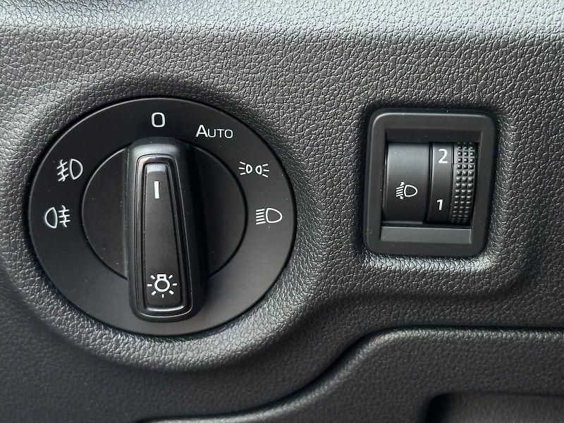 Škoda Fabia 1.0MPi Style 80PS KLIMA Smartl - fotka 14 z 36