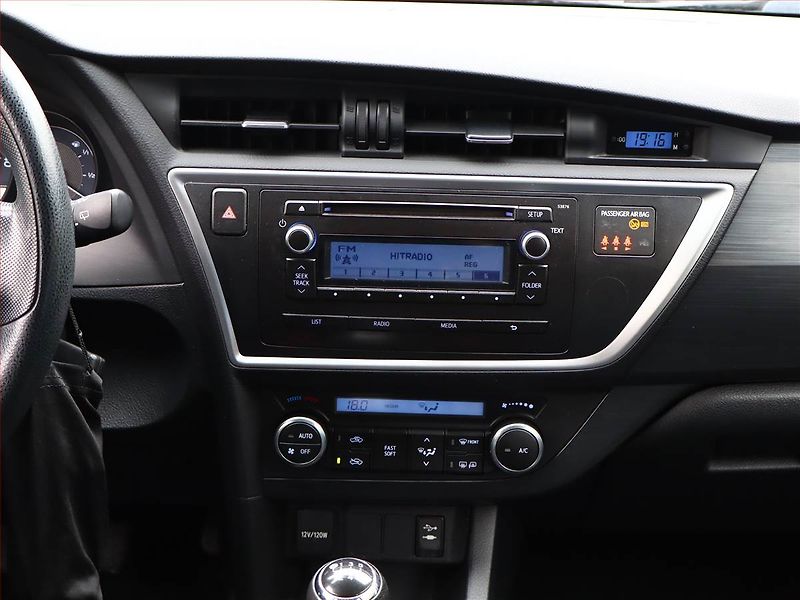 Toyota Auris (2013) 1.6 Valvematic - fotka 10 z 14