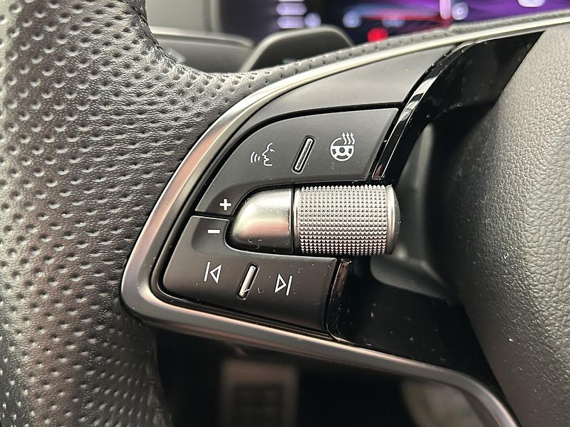 Škoda Karoq 1.5 TSI SportLine - fotka 21 z 32