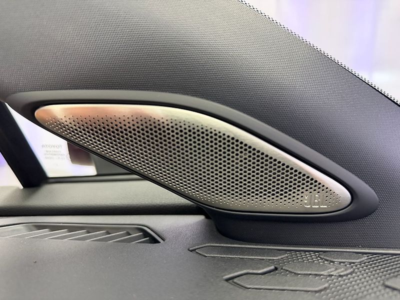 Toyota C-HR 2.0 PHEV e-CVT GR SPORT, ACC, - fotka 29 z 32
