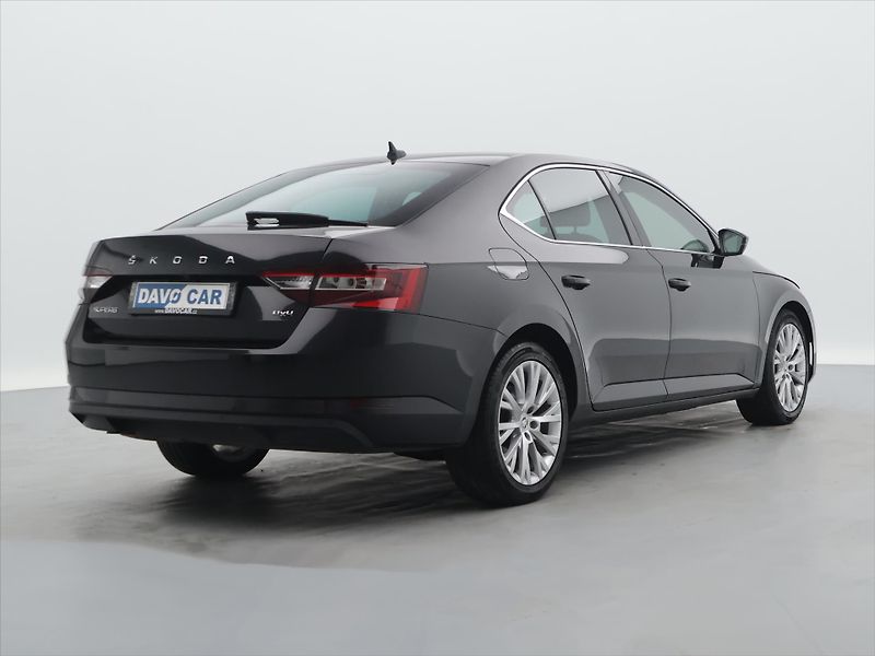 Škoda Superb 2,0 TDI 140kW DSG 4x4 Style CZ - fotka 7 z 32
