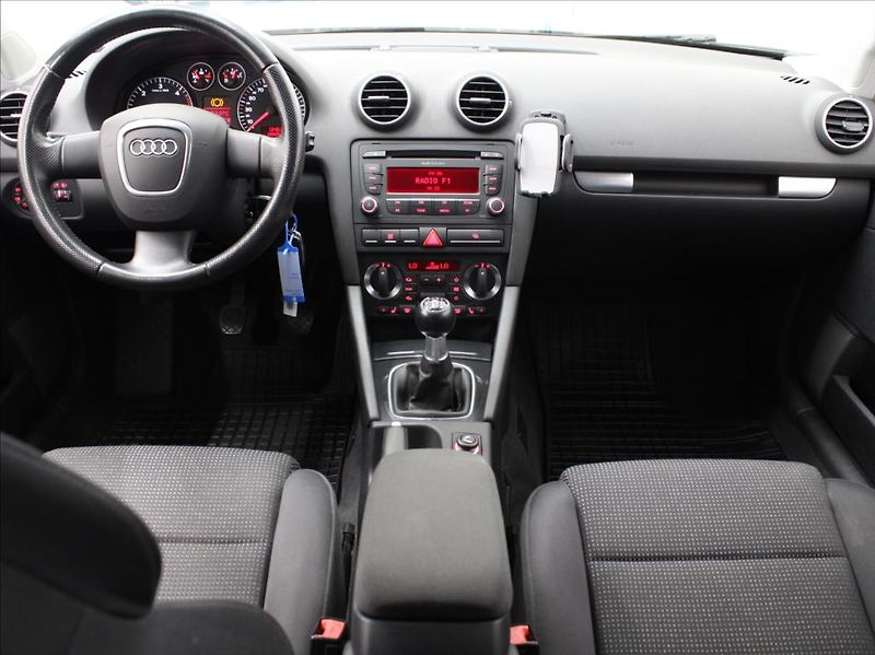 Audi A3 2,0 TDi 103kW Nové STK 2xkola - fotka 8 z 18