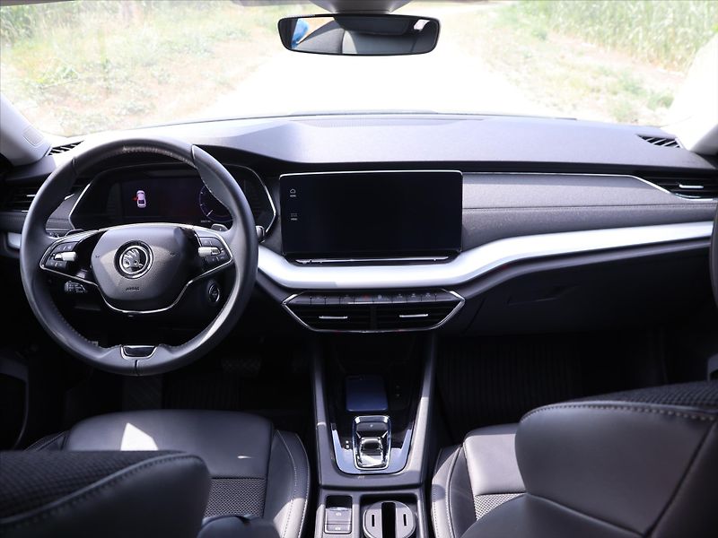 Škoda Octavia 2,0 TDI DSG Style+ DPH CZ - fotka 25 z 32