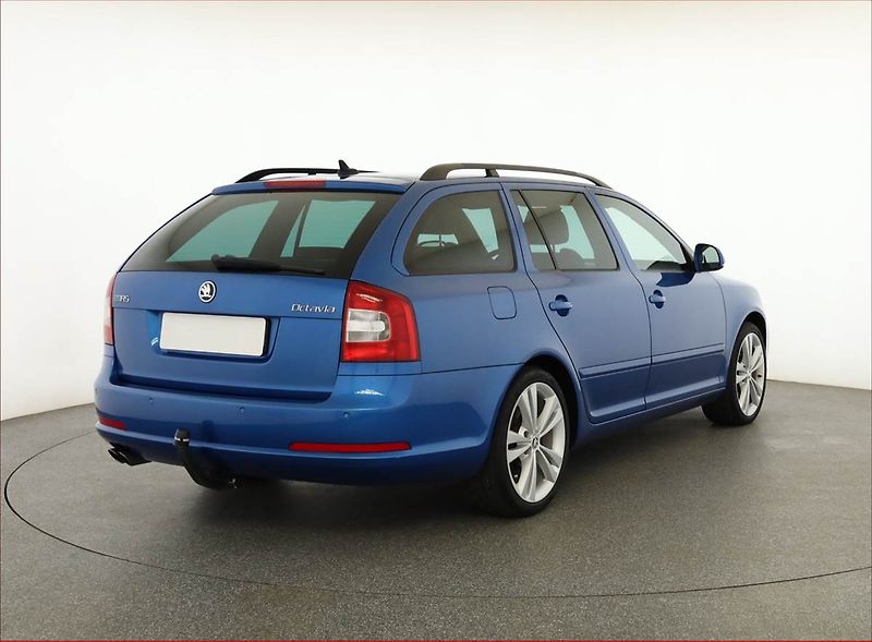 Škoda Octavia (2010) RS 2.0 TSI, Navi, Xenony - fotka 5 z 12