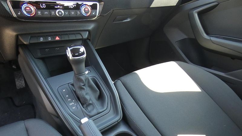 Audi A1 35 TFSI S-line Stronic - fotka 6 z 22