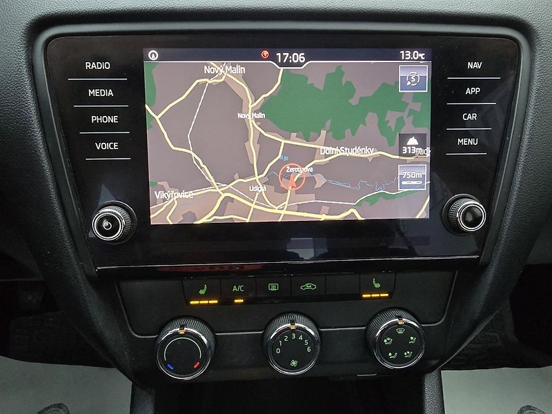 Škoda Octavia 110kW 1.Maj. ČR -DPH - fotka 12 z 36