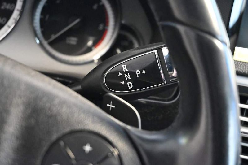 Mercedes-Benz Třídy E (2012) 2.2 220 T 7G-TRONIC Avantgarde - fotka 15 z 30
