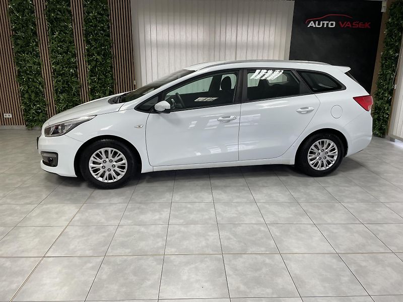 Kia Ceed 1.6 GDi ČR REZERVACE  - fotka 3 z 24