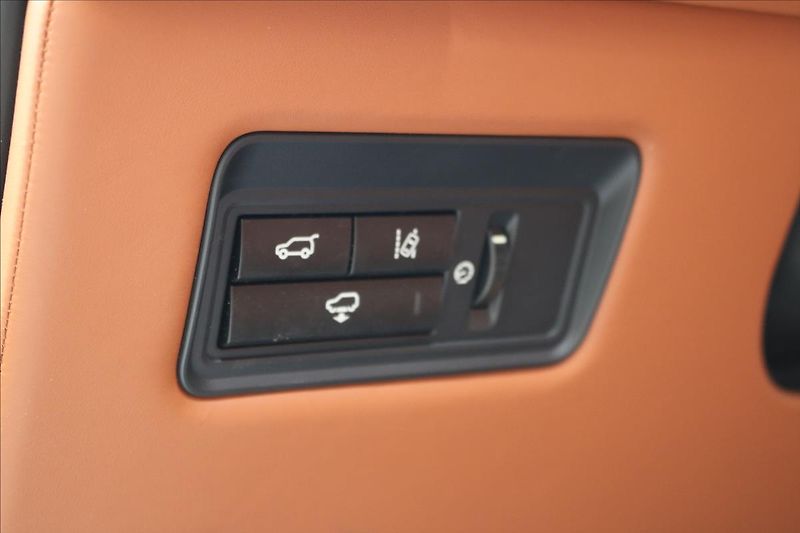 Land Rover Range Rover 4,4 1.Maj. ČR. Autobiography - fotka 17 z 57