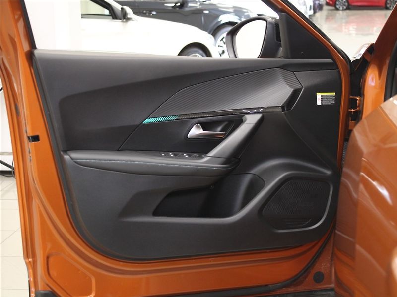 Peugeot 2008 1,2 PT 96kW AT Akční CENA! - fotka 16 z 22