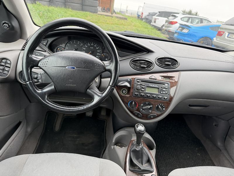 Ford Focus 1.8i - fotka 11 z 20