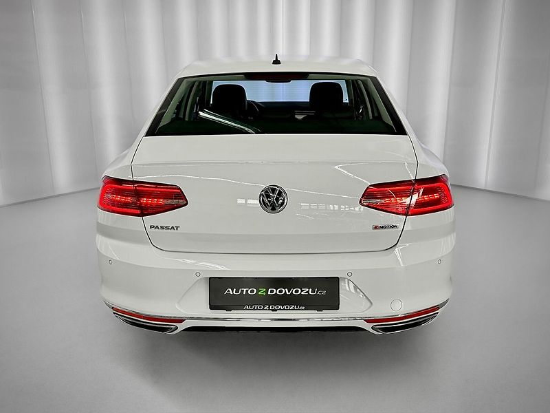 Volkswagen Passat 2.0TSI 200KW DSG 4MOTION R-LIN - fotka 5 z 28