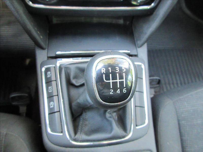 Škoda Superb 2,0 TDi 103 Kw, Xenon, Vyhř. N - fotka 21 z 28