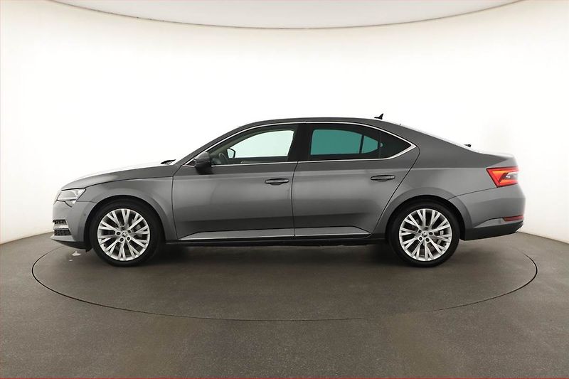 Škoda Superb (2022) Laurin&Klement iV 1.4 TSI PHEV - fotka 3 z 20
