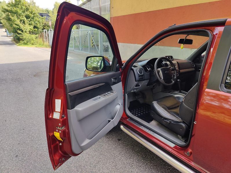 Ford Ranger 3,0 TDCi 4WD / automat / - fotka 8 z 29