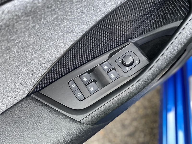 Škoda Octavia Combi 1,5 TSI Top Selection - fotka 11 z 29