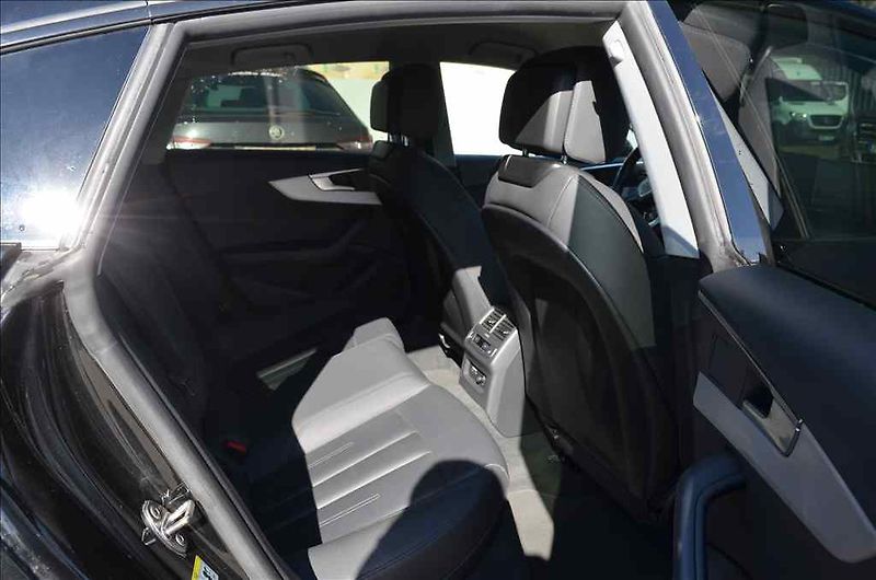 Audi A5 (2021) SPORTBACK 2,0 TDI AT - fotka 19 z 21