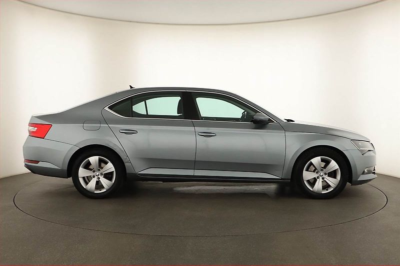 Škoda Superb (2018) 2.0 TDI, Automat, Navi - fotka 6 z 15