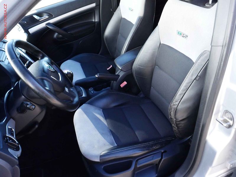 Škoda Octavia (2009) 2.0 TDi, RS, xenon, navi - fotka 9 z 15
