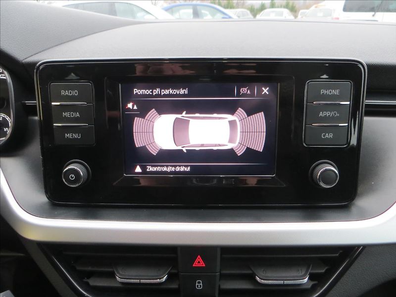Škoda Scala 1,5 TSI 110kW Ambition ČR - fotka 15 z 20