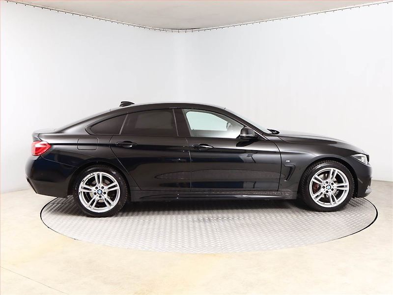 BMW Řada 4 (2017) M Paket 420d xDrive - fotka 6 z 16