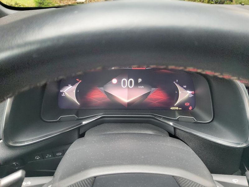 DS Automobiles DS7 (2023) 1.5 BlueHDi 130 EAT8 Performan - fotka 15 z 23