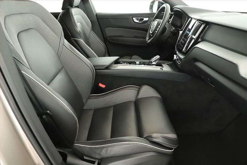 Volvo XC60 (2023) B4 AWD - fotka 7 z 25