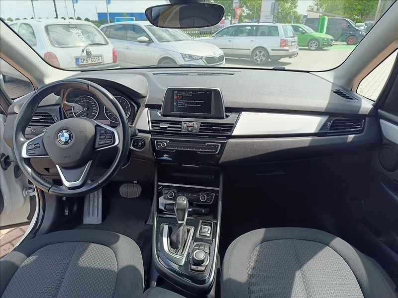 BMW Řada 2 1,5 218i Automat Active tourer - fotka 9 z 14