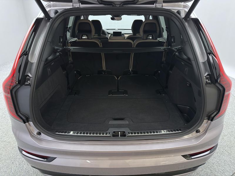 Volvo XC90 (2026) T8 AWD Plug-in DARK PLUS 7m - fotka 5 z 28