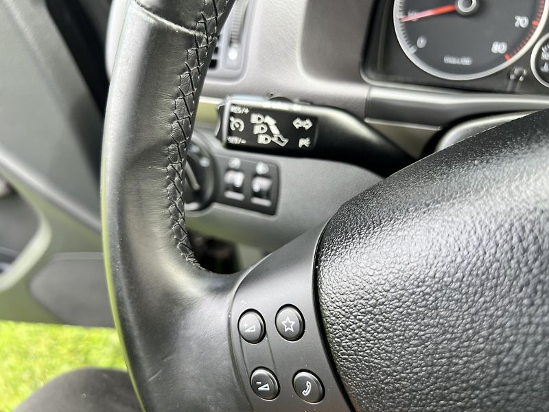 Volkswagen Touran 1.6 MPI 75KW,7MÍST,DIGI,NAVI - fotka 40 z 46