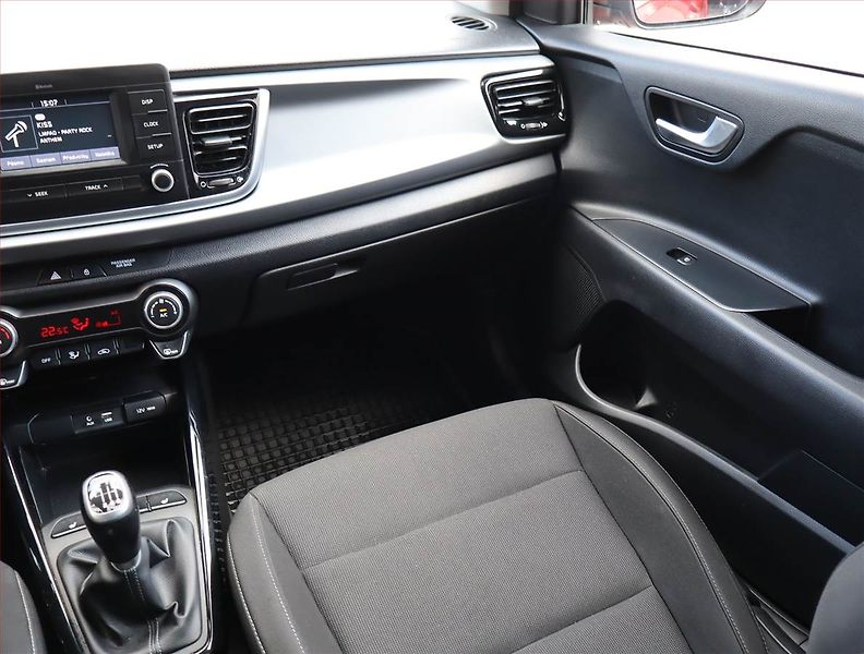 Kia Rio (2017) 1.0 T-GDI, Serv.kniha - fotka 8 z 18