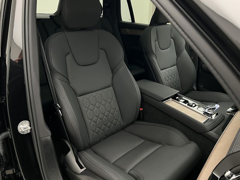 Volvo XC90 T8 AWD RECHARGE PLUS DARK AUT - fotka 21 z 48