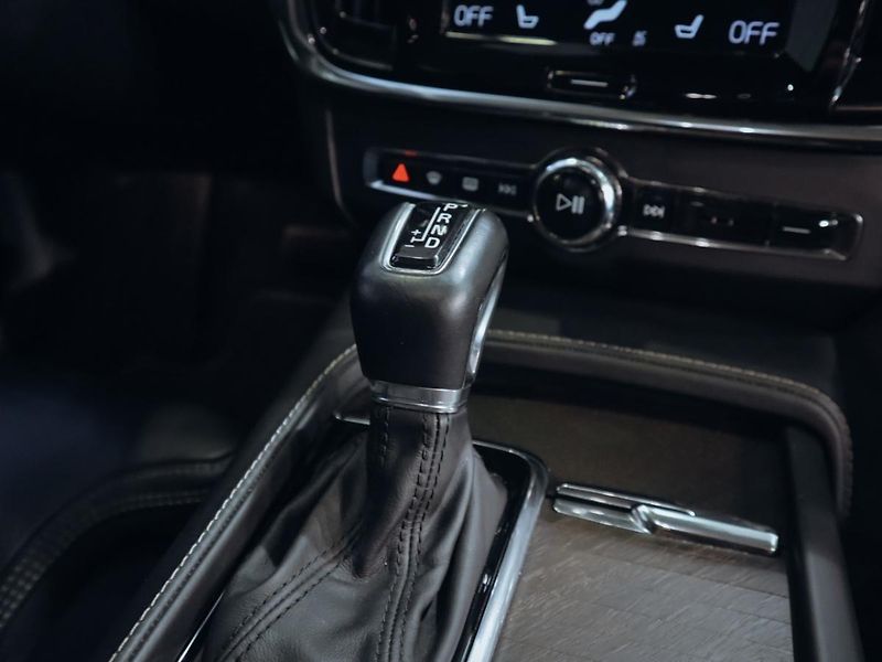 Volvo V90 D5 Cross Country 173 kW - fotka 11 z 26