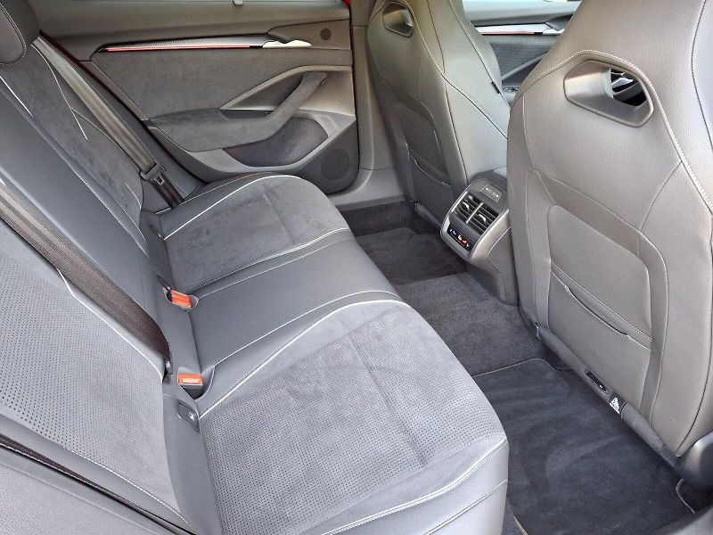 Škoda Superb (2025) iV SportLine DSG 1,5TSi 150kW - fotka 13 z 35