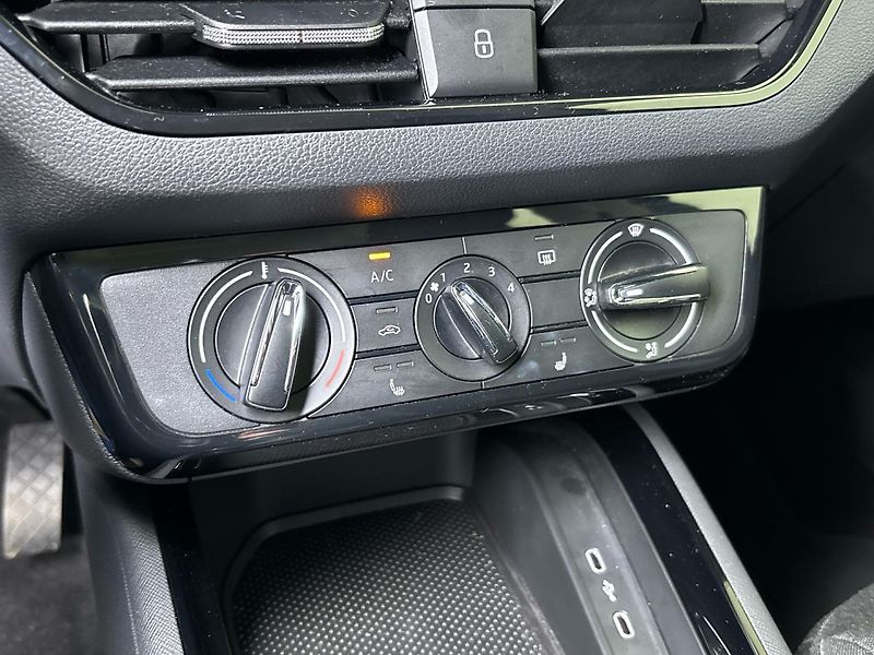 Škoda Kamiq Selection - fotka 19 z 28