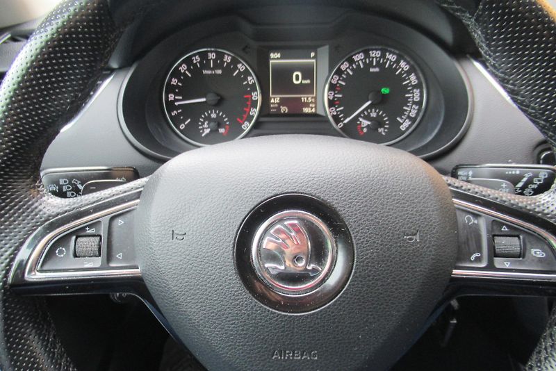 Škoda Octavia 2.0 TDI DSG NAVIGACE XENONY - fotka 11 z 27