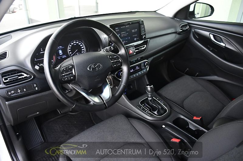 Hyundai i30 1,6CRDi STYLE AUTOMAT - fotka 9 z 48