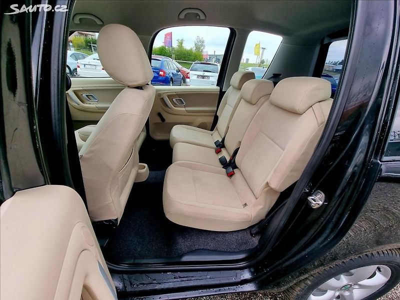 Škoda Roomster (2007) 1,2 12V HTP Com - fotka 12 z 22