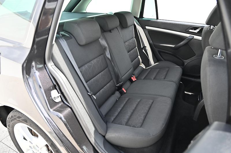 Škoda Octavia 2.0TDI 7/2011 Rezervace - fotka 32 z 50