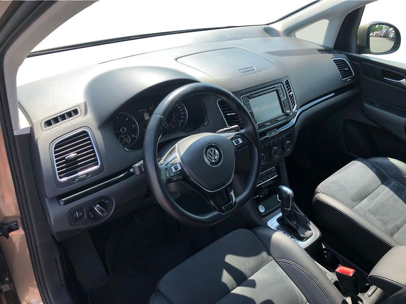 Volkswagen Sharan 2,0 TDI DSG 4motion Highline - fotka 5 z 29