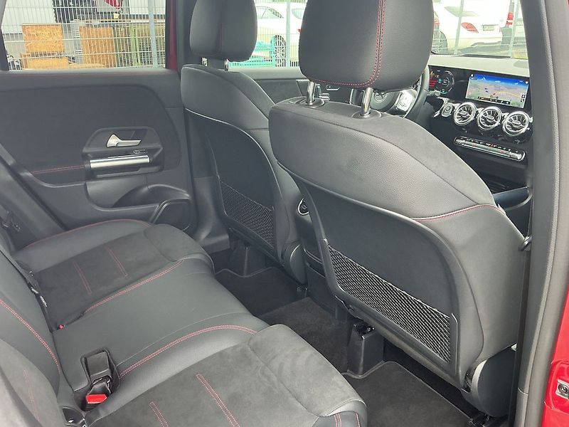 Mercedes-Benz GLA 250 e AMG s PLUG-IN HYBRIDNÍ T - fotka 21 z 25
